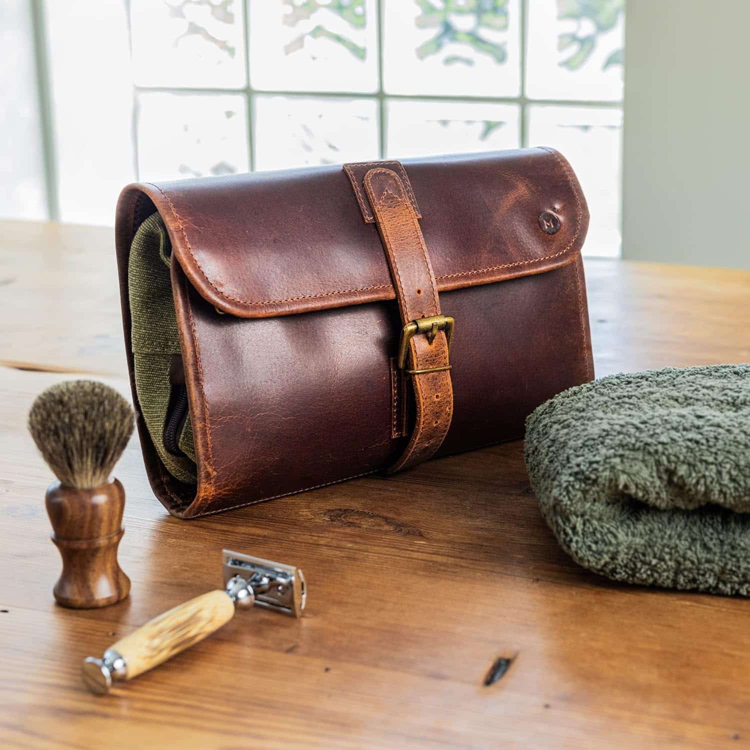 You are currently viewing Top 5 Men’s Toiletry Leather Bags: Expert Review and Buyer’s Guide for Amazon Shoppers